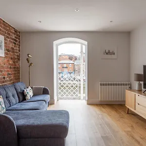 Luxury Woodsmill View - On The River - With Balcony - Recently Refurbished , York United Kingdom